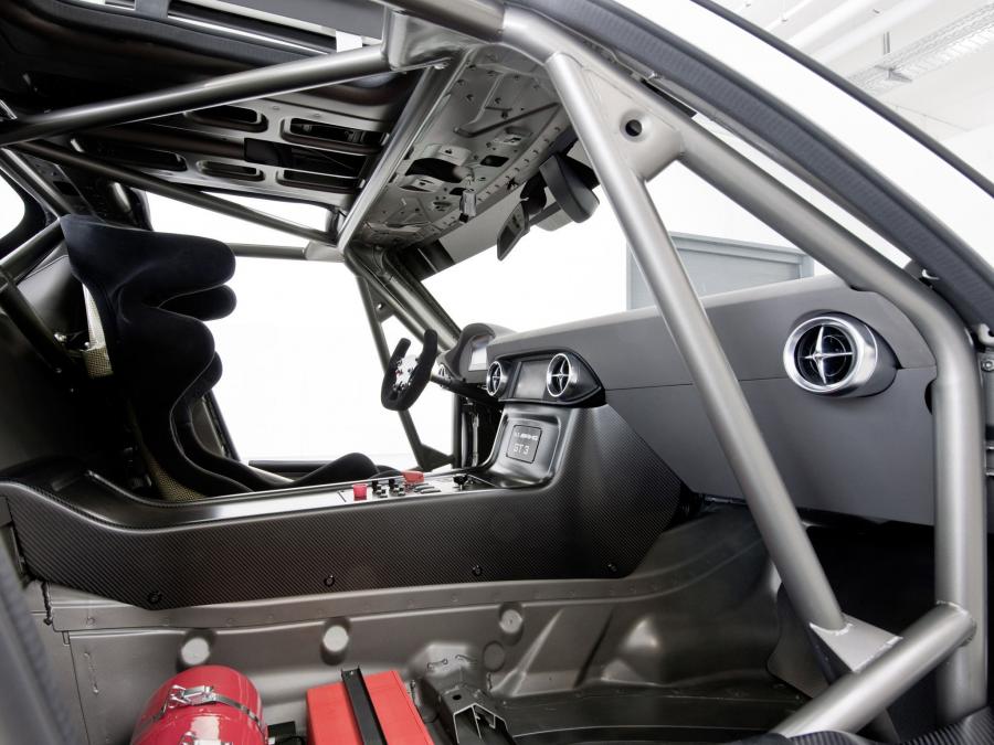  Mercedes-Benz SLS AMG GT3 2010 года  (фото 40 из 47)